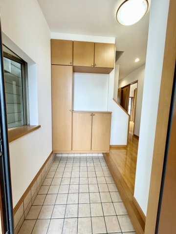 高知市百石町４丁目　中古戸建の玄関