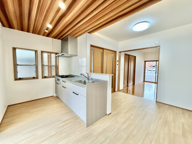 高知市百石町４丁目　中古戸建の居間・リビング