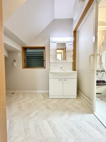 高知市百石町４丁目　中古戸建の独立洗面台