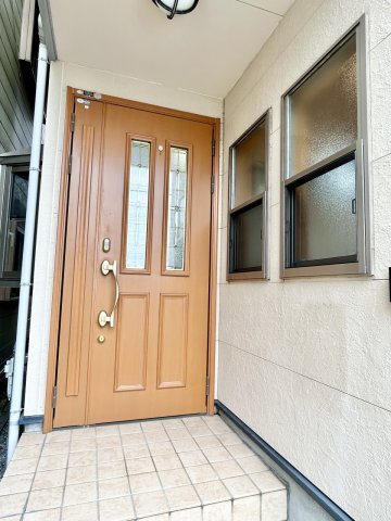 高知市百石町４丁目　中古戸建の玄関