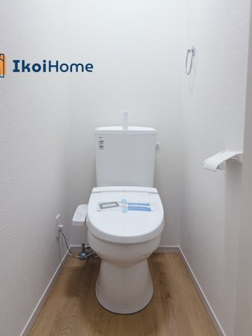 明石市西新町3丁目　全1棟　新築戸建のトイレ|◆同社施工例◆トイレが2か所あるので夜中も安心です。朝のトイレ渋滞も心配いりません。