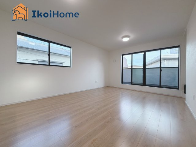 明石市西新町3丁目　全1棟　新築戸建の子供部屋|◆同社施工例◆全居室ペアガラス標準装備。一般の窓ガラスの２倍の断熱効果がございます。