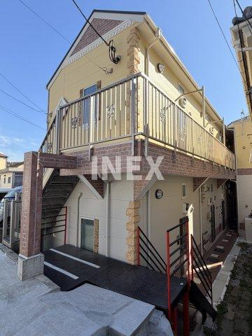 横浜市磯子区丸山１丁目のアパートの外観