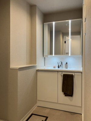 【独立洗面台】 | サーム八軒 | 三面鏡の使いやすいドレッサー♪