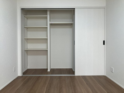 【収納】 | サーム八軒 | リビング横6畳間は壁一面のクローゼット♪