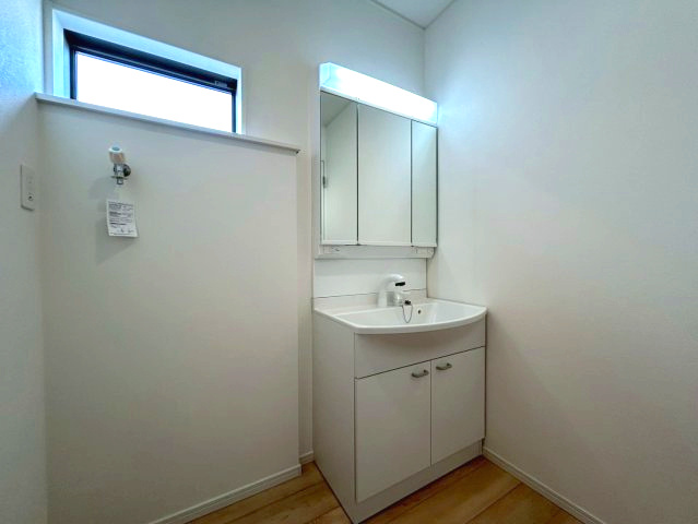 長野市大字若槻団地の新築一戸建の独立洗面台