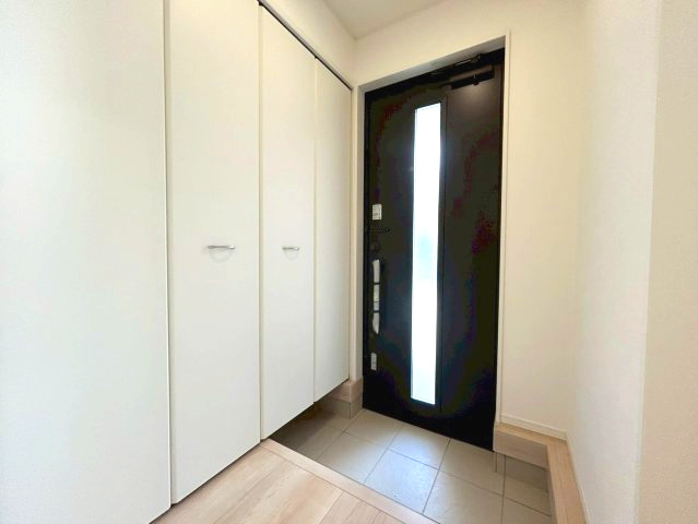 長野市大字若槻団地の新築一戸建の玄関