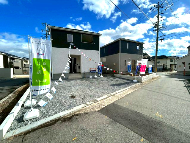 長野市大字若槻団地の新築一戸建の前面道路含む現地写真