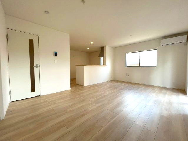 長野市大字若槻団地の新築一戸建の居間・リビング