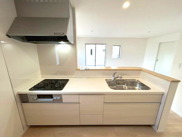 長野市大字若槻団地の新築一戸建のキッチン