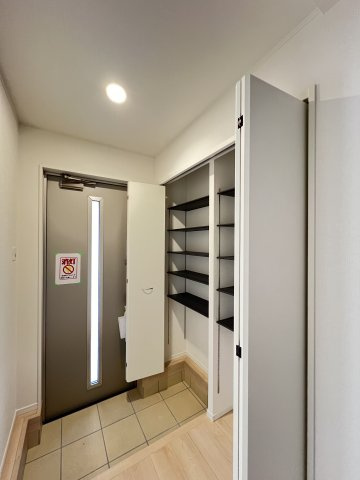 磯城郡三宅町伴堂第7の寝室|寝室9帖　クローゼット付き