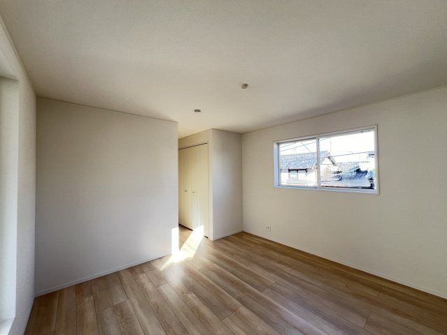 磯城郡三宅町伴堂第7の寝室|寝室9帖　クローゼット付き