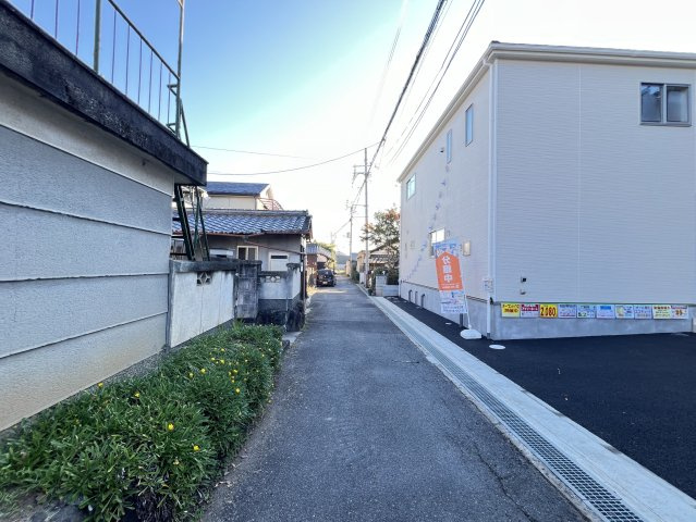 磯城郡三宅町伴堂第7の前面道路含む現地写真