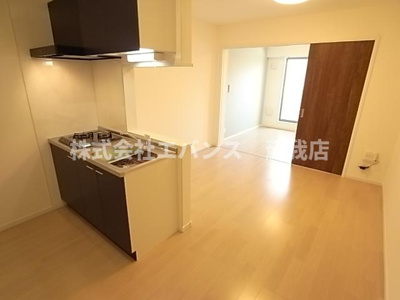 【居間・リビング】 | ルミエールB棟 | 使いやすい居間です