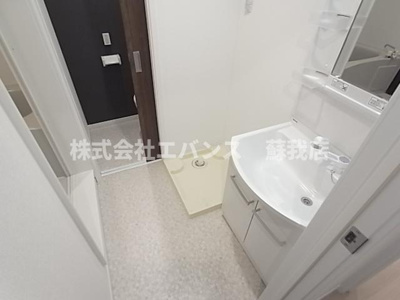 【洗面所】 | ルミエールB棟 | 明るい洗面所です