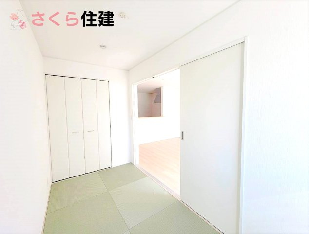 クレイドルガーデン鹿沼市東町　第5　2号棟の和室|リビング隣の和室は来客時や小さなお子様のお昼寝スペースとして活用いただけます。	