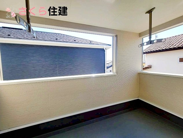 クレイドルガーデン鹿沼市東町　第5　2号棟のバルコニー|インナーバルコニーは突然の雨でもお洗濯の心配はありません				
