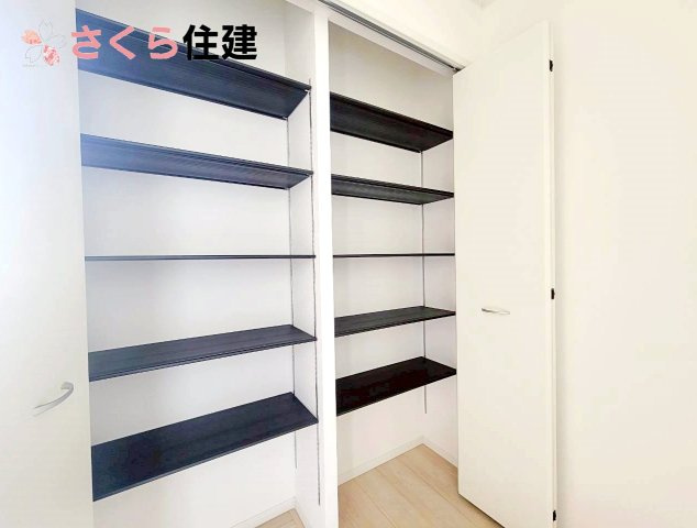 クレイドルガーデン鹿沼市東町　第5　2号棟の玄関|家族全員分の靴も収納可能な大容量の玄関収納