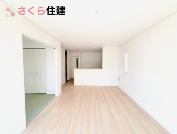 クレイドルガーデン鹿沼市東町　第5　2号棟の居間・リビング|南向きの明るいLDK
