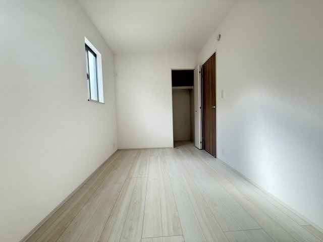 神戸市垂水区桃山台３丁目新築戸建２号棟の洋室