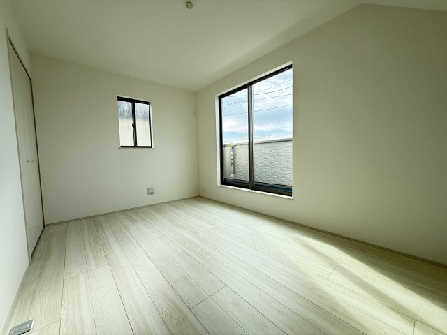 神戸市垂水区桃山台３丁目新築戸建２号棟の洋室