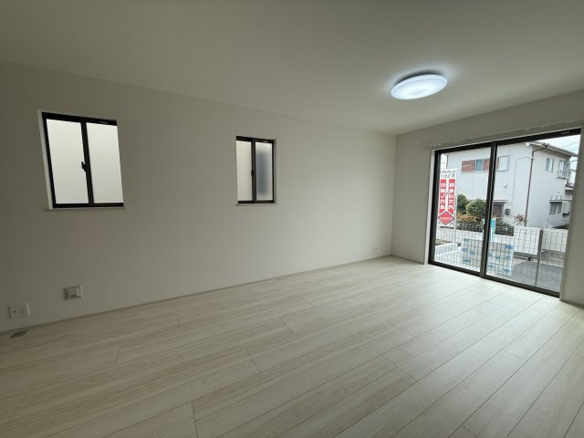 神戸市垂水区桃山台３丁目新築戸建２号棟の居間・リビング