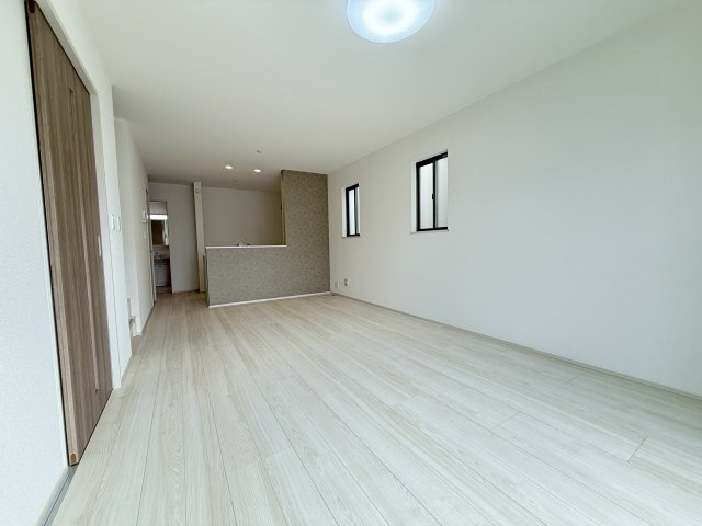 神戸市垂水区桃山台３丁目新築戸建２号棟の居間・リビング