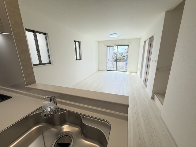 神戸市垂水区桃山台３丁目新築戸建２号棟の居間・リビング