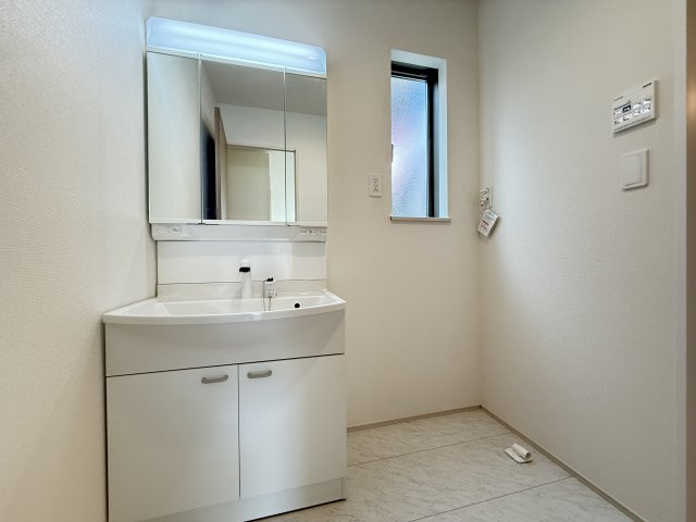 神戸市垂水区桃山台３丁目新築戸建２号棟の洗面所