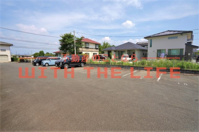 アルル【10，000円キャッシュバック対象物件】の駐車場|駐車場があるので、車を買う予定の方も安心です