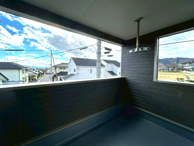長野市大字若槻団地の新築一戸建のバルコニー