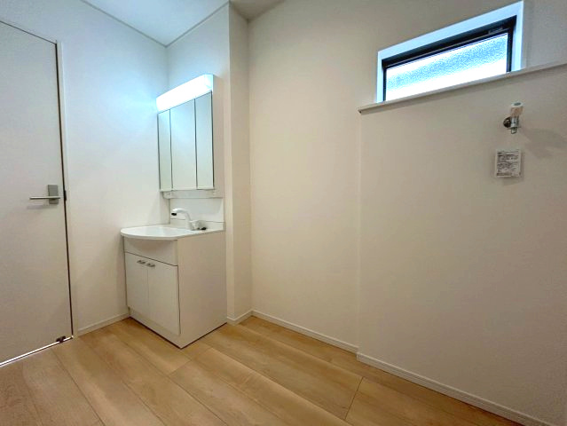 長野市大字若槻団地の新築一戸建の独立洗面台