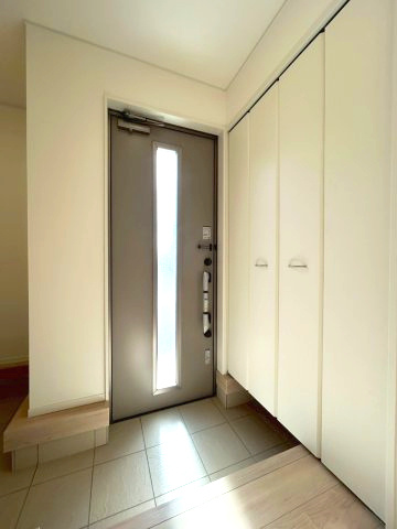 長野市大字若槻団地の新築一戸建の玄関