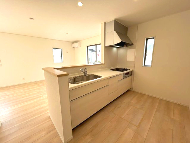 長野市大字若槻団地の新築一戸建のキッチン