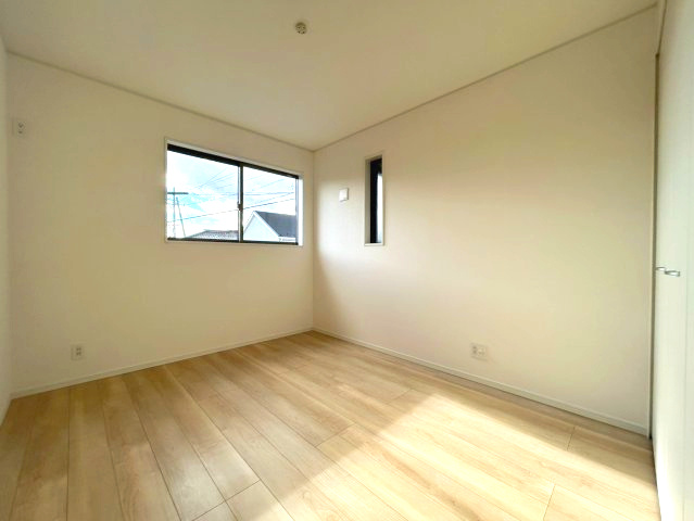長野市大字若槻団地の新築一戸建の洋室