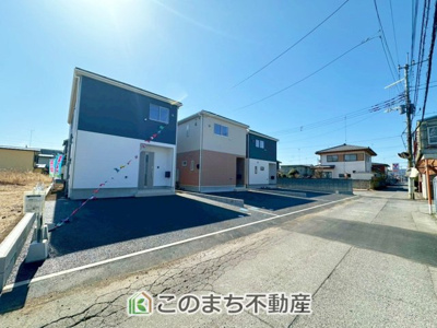 【前面道路含む現地写真】 | CRADLEGARDEN鹿沼市東町第5　3号棟 | 前面道路は交通量が少なく、運転が苦手な方でも落ち着いて出し入れ出来ます☆
