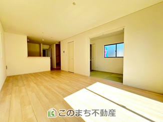 【居間・リビング】 | CRADLEGARDEN鹿沼市東町第5　3号棟 | 時間のゆとりと空間、暖かな陽光がもたらす光と風を独占してください。新しい暮らしが始まります。
