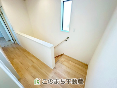 【内装】 | CRADLEGARDEN鹿沼市東町第5　3号棟 | 手すり付きで小さなお子様にも安心の階段スペースです☆
