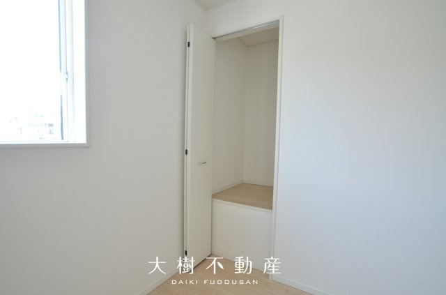 【洋室】 | 海老名市国分寺台３丁目 新築戸建て 全2棟【仲介手数料無料】 | 2階　洋室3（4.8帖）クローゼット