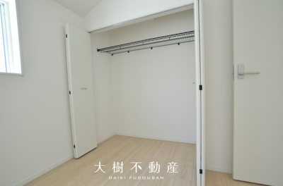 【洋室】 | 海老名市国分寺台３丁目 新築戸建て 全2棟【仲介手数料無料】 | 2階　洋室4（4.1帖）クローゼット