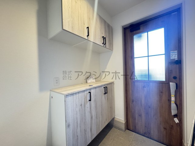 所沢市東新井町・全1棟　新築一戸建　～カースペース並列3台～の玄関