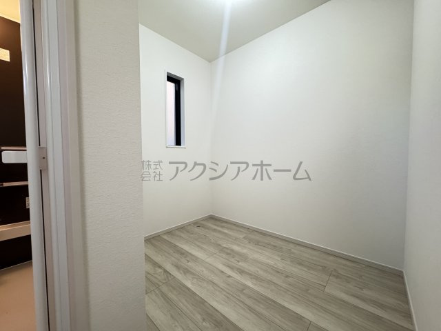 所沢市東新井町・全1棟　新築一戸建　～カースペース並列3台～の収納|リネン庫