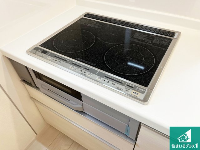 神戸市垂水区名谷町　第1期　新築一戸建ての設備|ダブル高火力Ｓｉセンサー付きコンロ！３口あるので、まとめて料理をする時も大活躍！