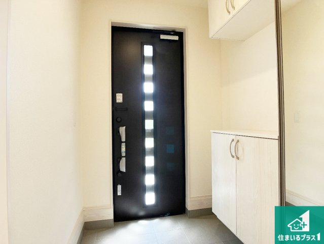 神戸市垂水区名谷町　第1期　新築一戸建ての玄関|シューズボックスにはたくさんの靴が収納できるので玄関周りはいつもスッキリ！ご家族が増えても安心！