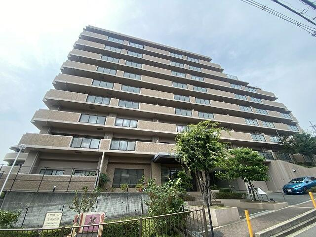 レジオン豊中千里中央の外観