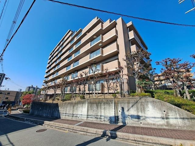 レジオン豊中千里中央の外観