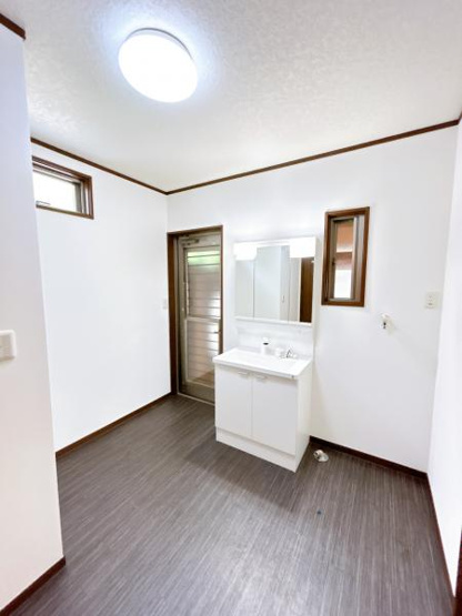 【洗面所】 | 仲介手数料無料！上宇部小学校に通えるリフォーム済み中古住宅　宇部市開２丁目 | 洗面所です