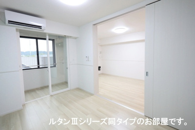 【居間・リビング】 | GOAT佐島 | 南東向きの明るいリビング※同施工