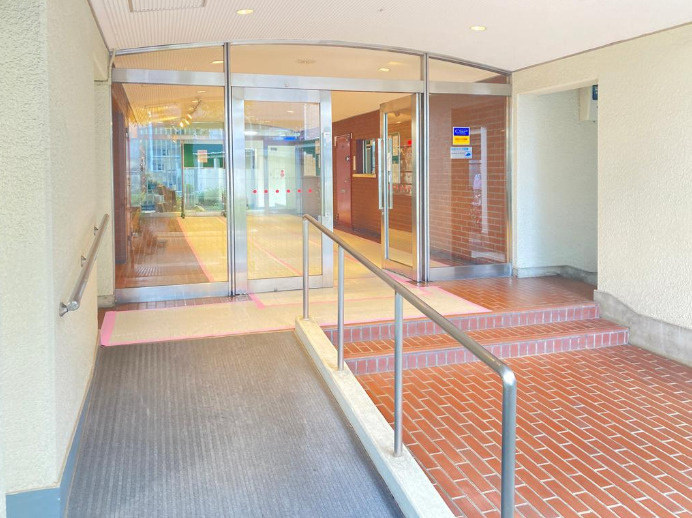 藤和門前仲町コープのエントランス