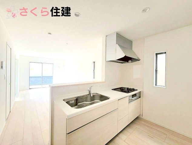 クレイドルガーデン鹿沼市東町　第5　3号棟のキッチン|対面式システムキッチンは家族の様子を伺いながら家事ができます						
